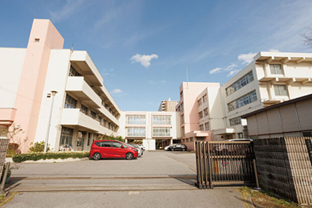 千葉市立幸町第二中学校(東門)（現地より徒歩2分）