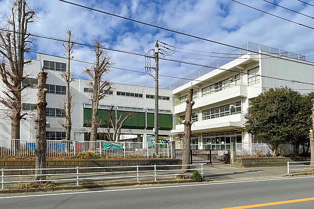 勝田台小学校（現地より徒歩19分）