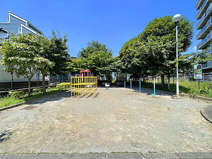 大久保2丁目広場（現地より徒歩4分） 約290m