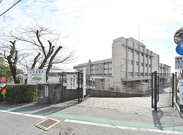 坂本小学校（約560m）