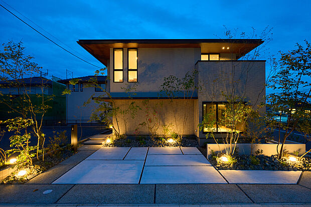 モデルハウスLEGAGE夜外観