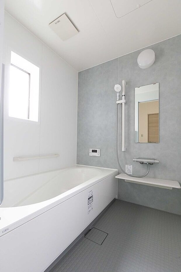 No.3　バスルームは全棟リクシルを採用。お手入れのしやすさと使い心地の良さを兼ね備えたリラックスタイムにぴったりのシステムバスです。