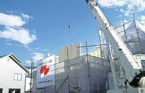 【工場生産】【工場見学会を毎月開催(無料)】トヨタ生産方式(TPS)を導入したモノづくりで、高品質かつ短期間、そしてローコストを実現。住宅部材の製造工程を実際に見て、当社のモノづくりへのこだわりをお確かめください。