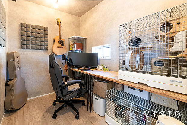 【好きなことに没頭できる空間】自分のペースで過ごせる落ち着いたスペース。
暮らしの中に趣味の時間を取り入れ、気分転換やリラックスの場としても活躍します。