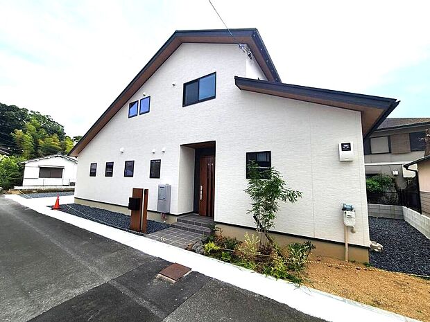 【当社施工例 外観】和モダンでオシャレな印象の外観です。