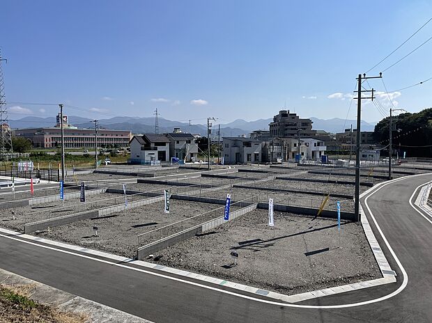 【分譲地全景】分譲地の様子。街並みの完成が待ち遠しいですね。