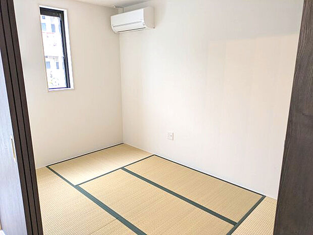 【和室】1階リビング横の5帖和室