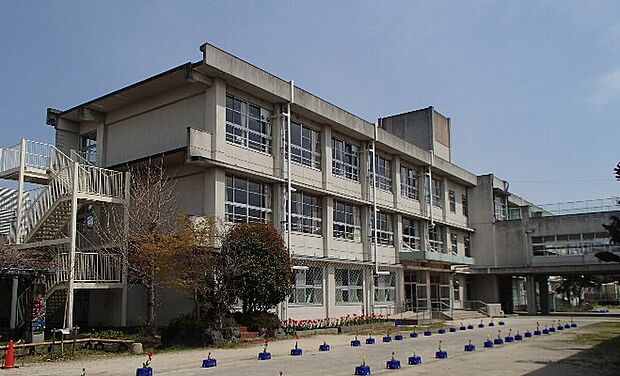 枚方市立樟葉北小学校（約120m）