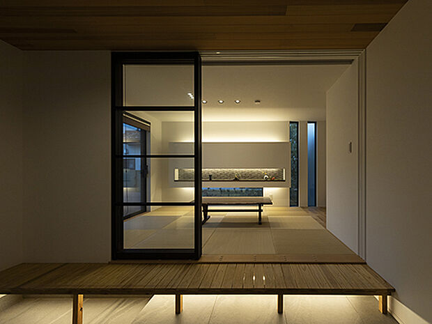 【【プラン例】】来客をもてなすための和室は玄関のすぐ脇に。パブリックとプライベート空間を明確に切り分けられた。和庭も来客の目を楽しませる。
