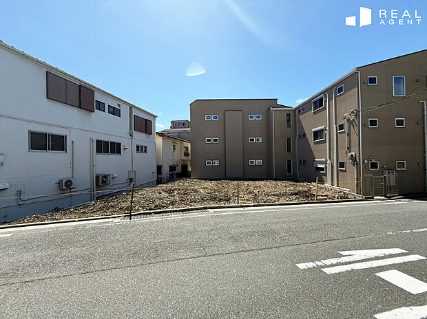 『現地撮影』
井土ヶ谷駅まで平坦徒歩7分、横浜駅まで2駅で到着。通勤・通学に便利な好立地。