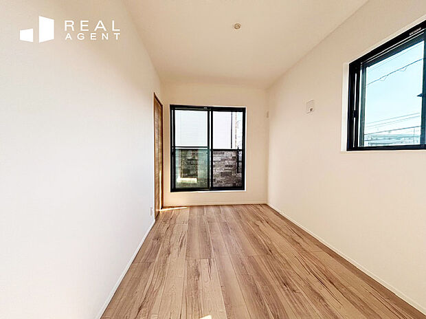 【A号棟洋室】各居室収納付きで整理整頓しっかりできます。