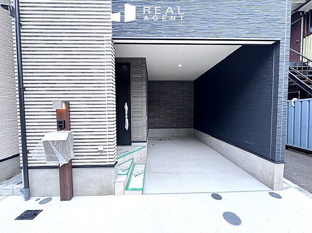 【B号棟駐車場】愛車をしっかりと守れるビルトインガレージも♪