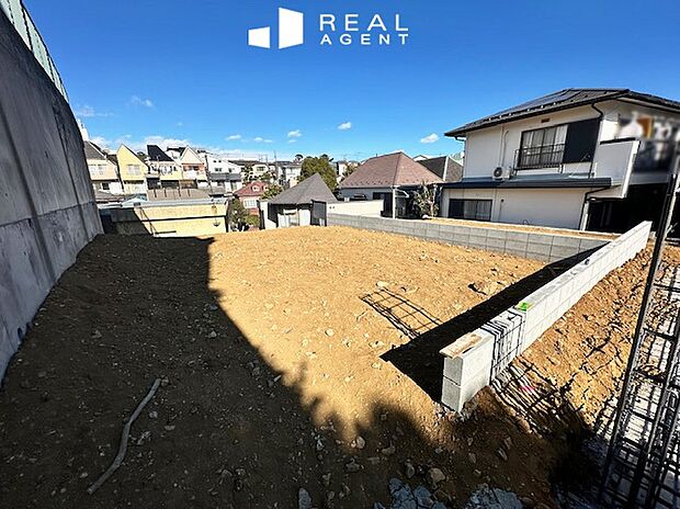 【現地撮影】２階建て４LDKのゆったりとした間取りです。ショールームにて設備仕様をご覧いただけます。お気軽にお問合せ下さい♪
