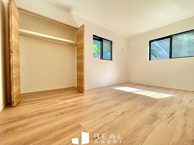 【洋室】全室収納完備。　多趣味なご家族様にもおススメです！