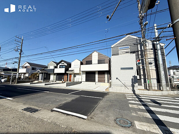 【現地前面道路】不動産をご購入する上で道路付けはとても重要です。方位も大切ですが、建築基準法上のどの様な道路なのか、しっかりとご説明をさせて頂きます。