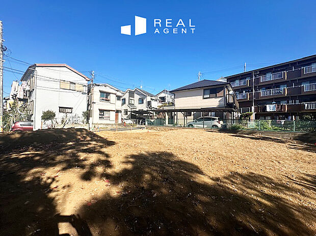 【現地撮影】敷地面積約117m2～141m2でゆとりがございます。全棟南東側バルコニーがあり陽当りにも恵まれます。