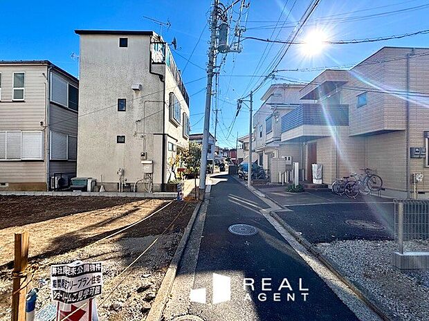 【現地前面道路】現地までのアプローチをしっかりとご説明させて頂きます。
お車と徒歩のアプローチをご一緒しますので、なんなりとご質問下さい♪