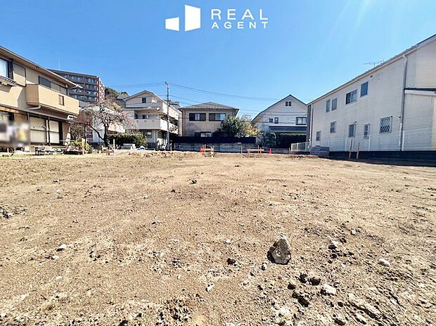 【現地撮影】本郷台駅まで徒歩約12分！大船駅までのバス便もございます。住宅地のため落ち着いていて穏やかな住環境です。