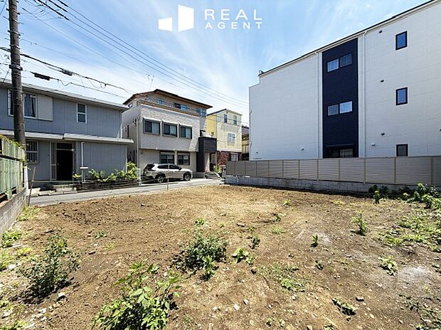 【現地撮影】スーパー、コンビニ、ドラックストアなど生活利便施設も充実で、快適な日常を送れます。