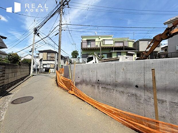 【現地前面道路】現地までのアプローチをしっかりとご説明させて頂きます。お車と徒歩のアプローチをご一緒しますので、なんなりとご質問下さい♪