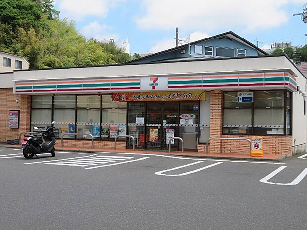 セブンイレブン横浜永田東3丁目店(約90m)