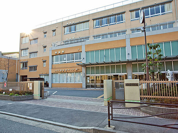 川崎市立川中島中学校（約600m）