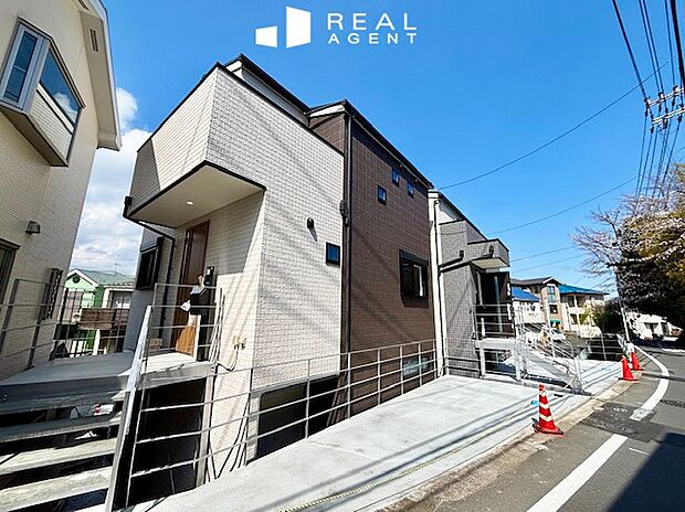 【現地外観】北側から見た現地です。裏手が駐車場なので北側ですが採光良好です。（将来的な採光を保証するものではありません）