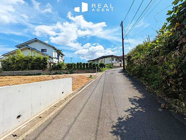 【現地撮影】住環境が整った暮らしやすい立地に、上質感に満ちた外観、機能性・デザイン性に富んだ設備・仕様。理想のすまいをご提案させていただきます。