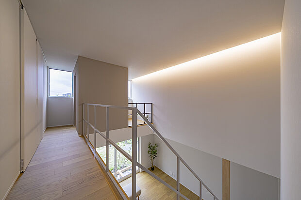 【7号地モデルハウスご見学受付中!〈3LDK+和室〉】間接照明が美しい2階ホール