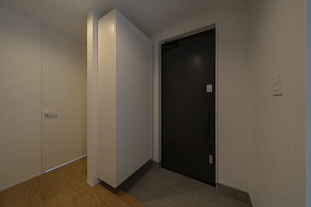 【玄関収納】家族分の靴を収納できる大容量。