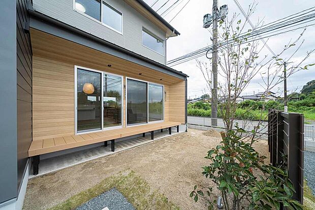 【庭】屋根付きウッドデッキ