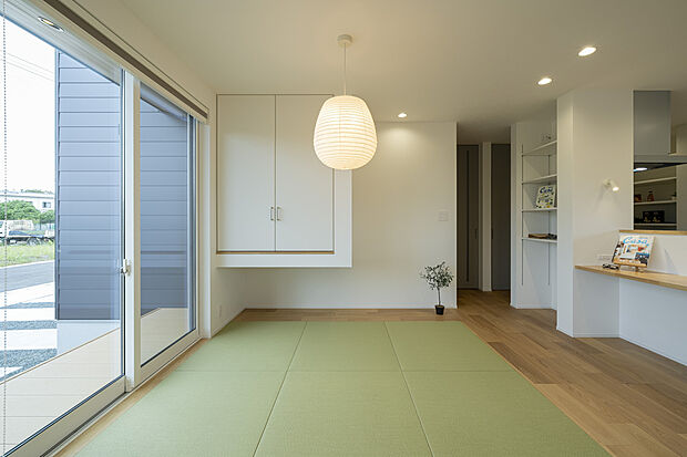 【タタミコーナー】4.5帖のタタミコーナー。収納付きで便利。