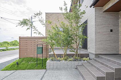 玄関アプローチ