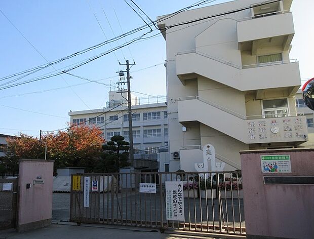 三箇小学校(約400m)