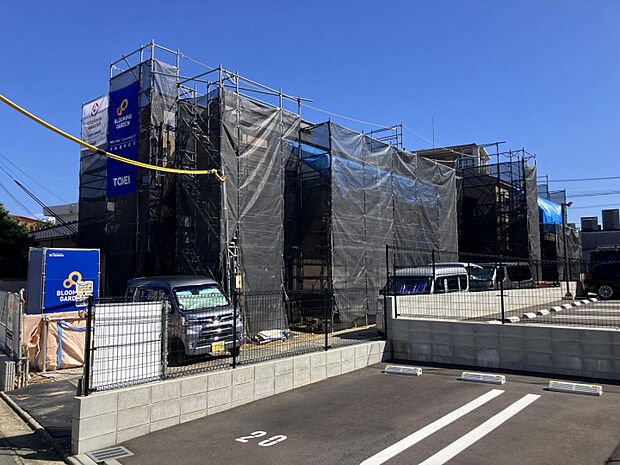 現地写真　2025年10月中旬　完成予定　2025年12月下旬