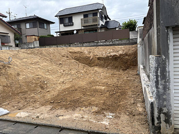 現地写真　撮影時期:2026年6月中旬建物完成予定:2026年11月中旬接道状況:南5.0m公道