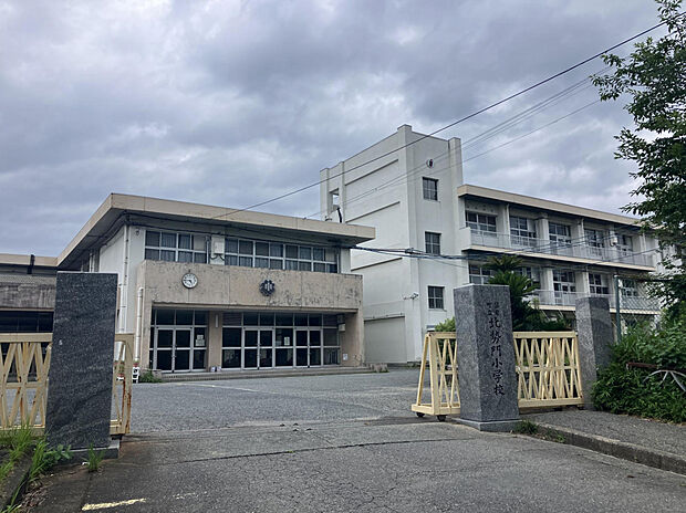 北勢門小学校（約1,100m）