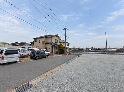 ■空の広がりを感じる開放的な街並み■