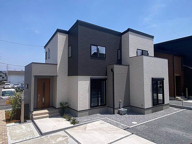 4号棟：LDK　この画像は実際の室内写真にインテリアをCGで合成したものです。実際の物件に家具は配置されておりません。