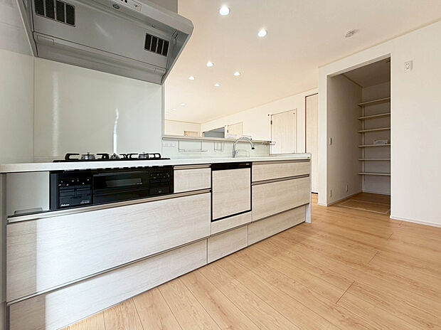 【深谷市普済寺　内観写真】１号棟　キッチン