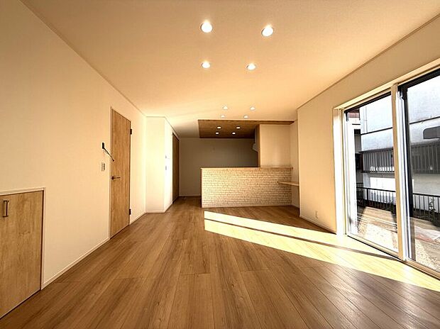 豊町1丁目　現地写真
大切な家族が集まる場所だからこだわりたいLDK。16.2帖のリビングでおくつろぎください。