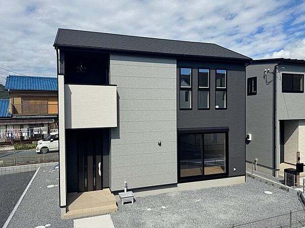 1号棟外観 実際の建物や周辺環境などをご覧いただくことでより暮らしのイメージがしやすくなります。お気軽にお問い合わせください!