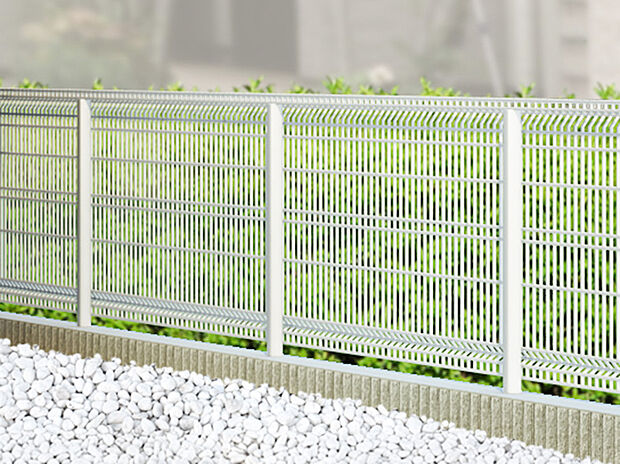 【外構設備】ファイブイズホームの分譲住宅は、ご入居直後から快適に暮らせるよう、
駐車スペースのコンクリート打ちや砂利敷き、境界フェンスなど、基本的な外構工事が付いてきます。