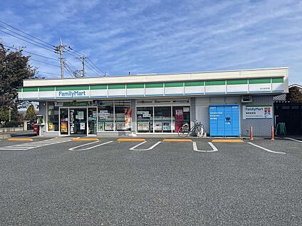 ファミリーマート片山北本店 　730m～770m(徒歩　９分～10分)