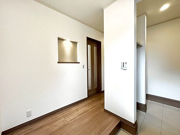 【【3号棟　玄関】】玄関は2帖の土間収納からも中に入れる2way玄関！