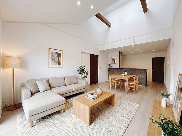 【【4号棟：ｌDK】】藤井上組（全6区画）4号棟　リビング：※この画像は実際の室内写真にインテリアをCGで合成したものです。実際の物件に家具は配置されておりません。