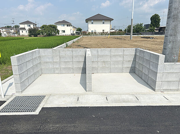 【【ゴミステーション】】分譲地内にゴミステーションがあり、雨の日や忙しい朝にも便利ですね♪