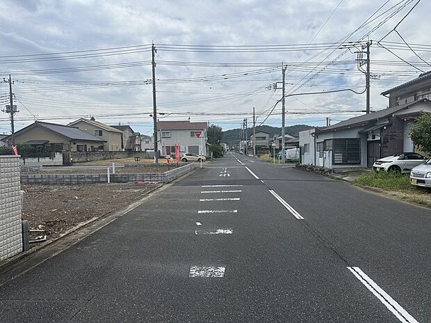 【【前面道路】】北側幅員9.2ｍとゆとりある幅の前面道路に接道しています。