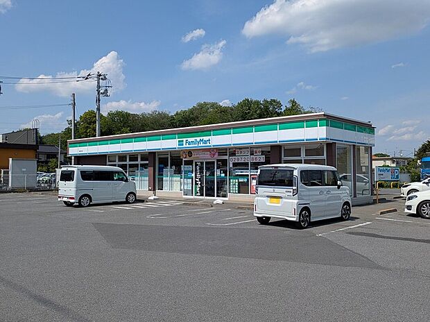 ファミリーマート 坂東辺田店(約400m)