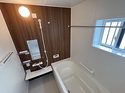 【２号棟　収納棚つき洗面室】